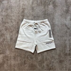Essentials fear of god light oatmeal shorts